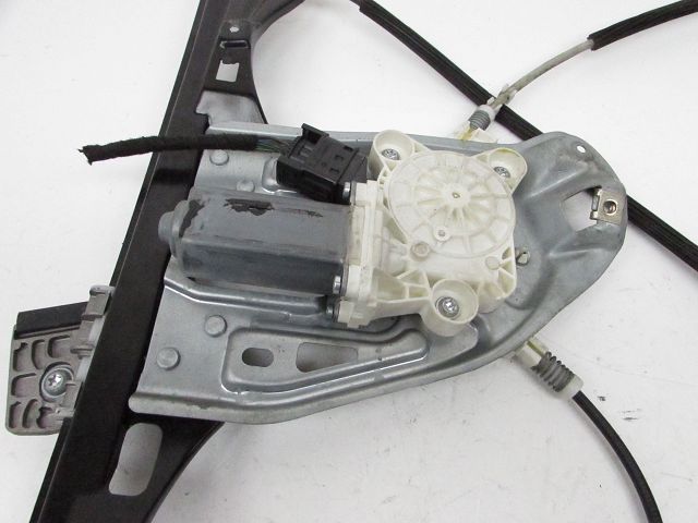 Lève-vitre électrique avant droit