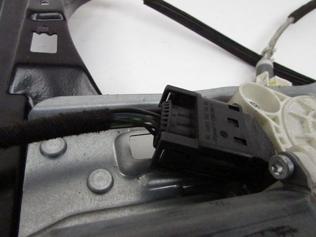 Lève-vitre électrique avant droit