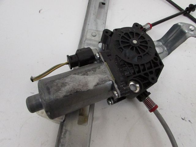 Lève-vitre électrique avant droit