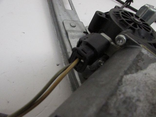 Lève-vitre électrique avant droit