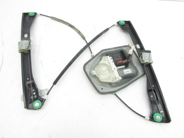 Lève-vitre électrique avant droit