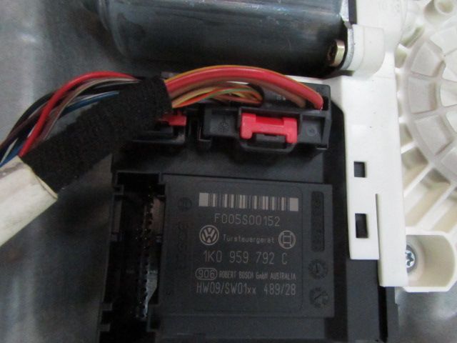 Lève-vitre électrique avant droit