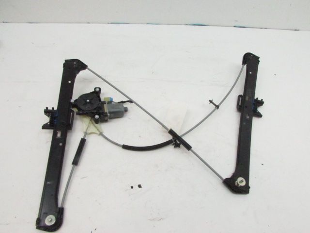 Lève-vitre électrique avant droit