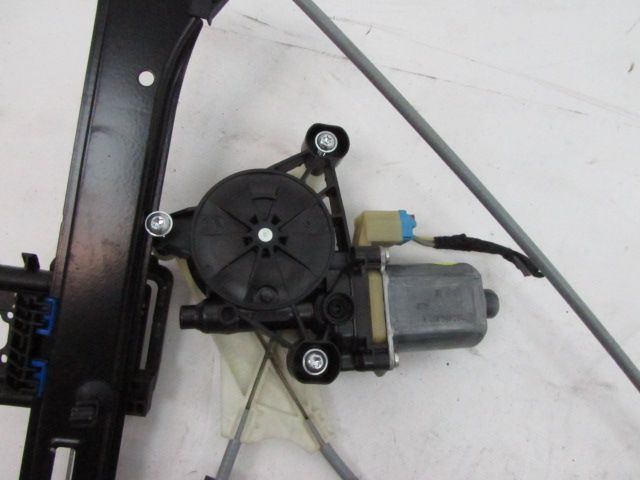 Lève-vitre électrique avant droit