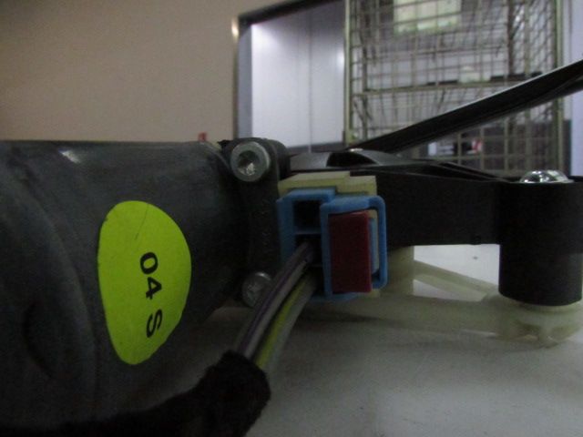 Lève-vitre électrique avant droit