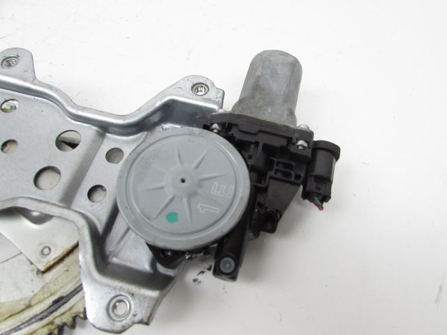 Lève-vitre électrique avant gauche