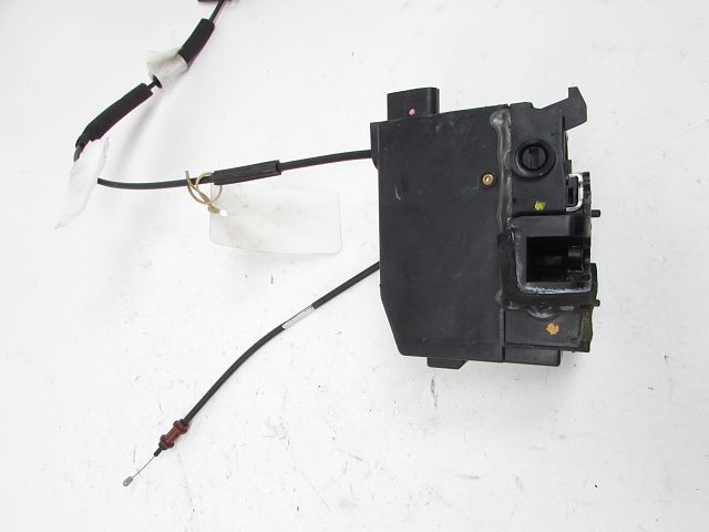 Serrure de porte arrière gauche