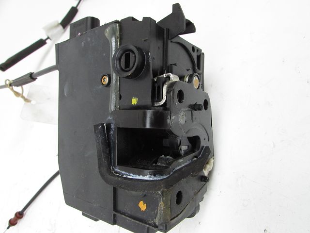 Serrure de porte arrière gauche