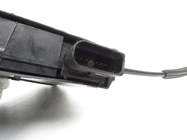 Serrure de porte arrière gauche