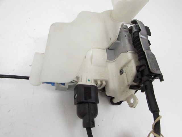 Serrure de porte avant gauche