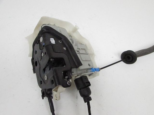 Serrure de porte avant gauche