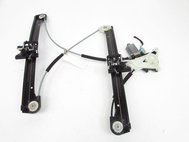 Lève-vitre électrique avant droit