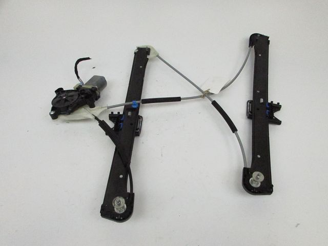 Lève-vitre électrique avant droit