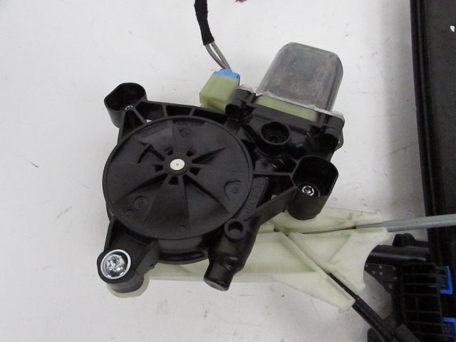 Lève-vitre électrique avant droit