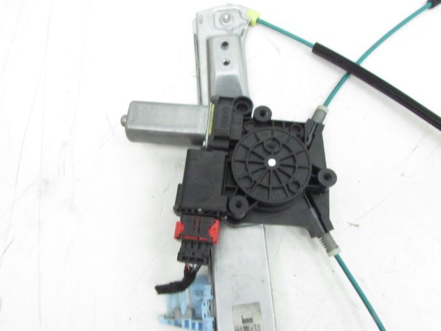 Lève-vitre électrique avant droit