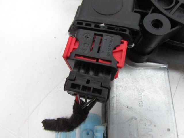 Lève-vitre électrique avant droit