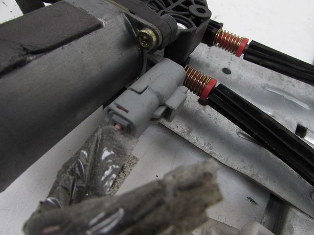 Lève-vitre électrique avant droit