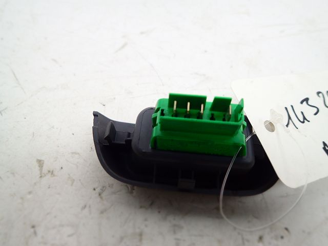 Commande lève-vitre avant gauche