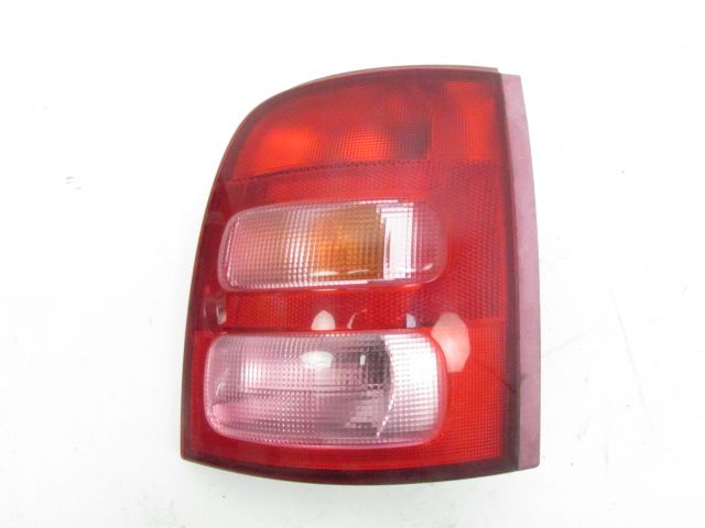 Feu arrière droit