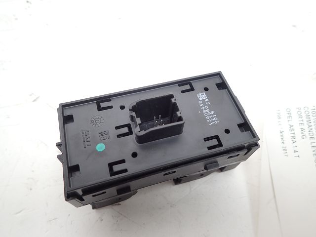 Commande lève-vitre avant gauche