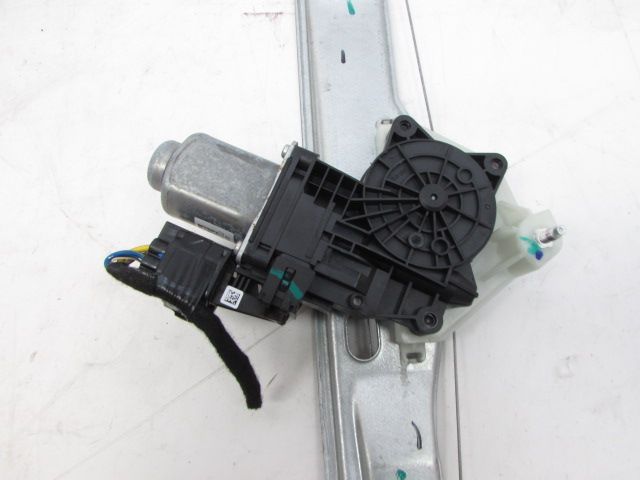 Lève-vitre électrique avant droit