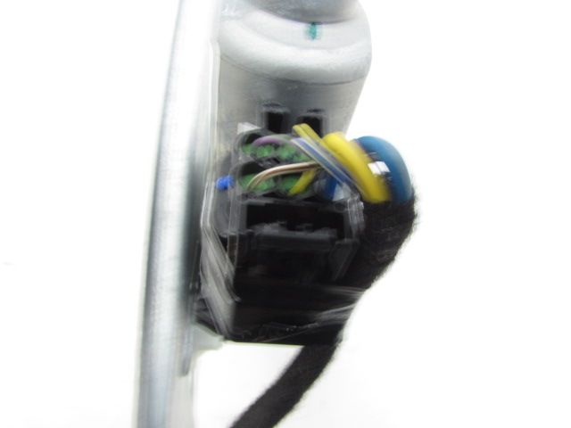 Lève-vitre électrique avant droit