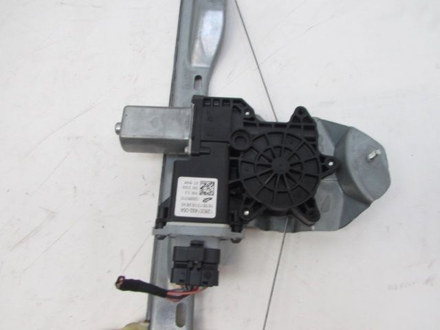 Lève-vitre électrique avant gauche