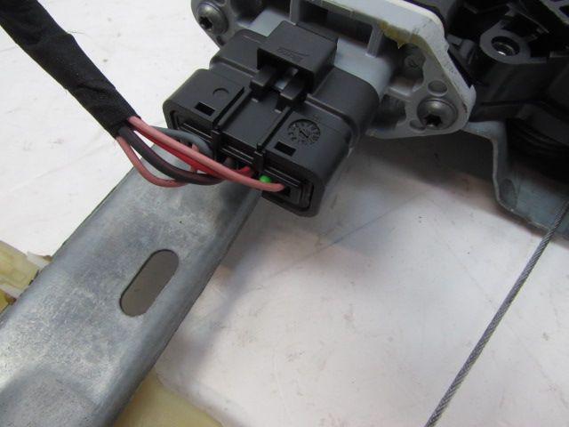 Lève-vitre électrique avant gauche