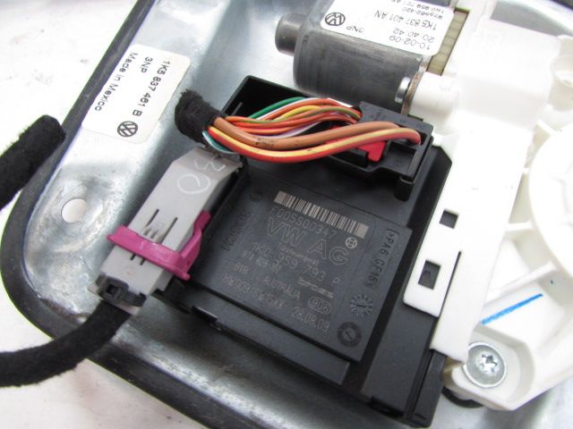 Lève-vitre électrique avant gauche