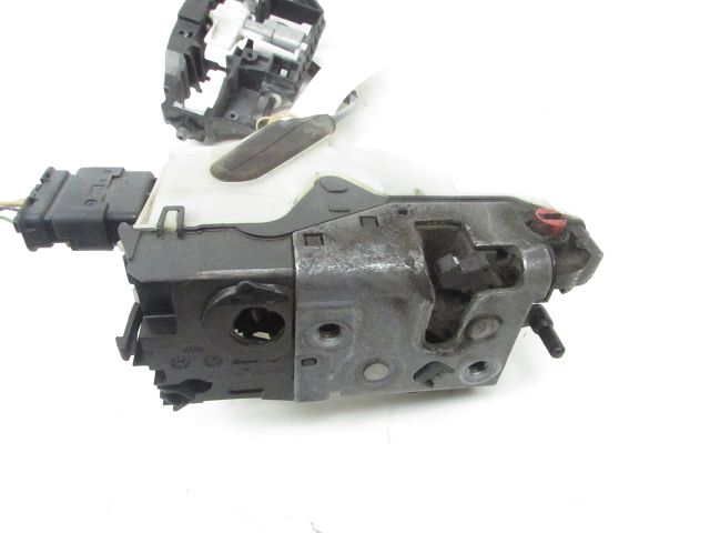 Serrure de porte arrière droite