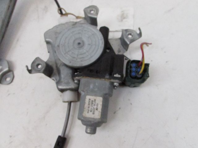 Lève-vitre électrique avant droit