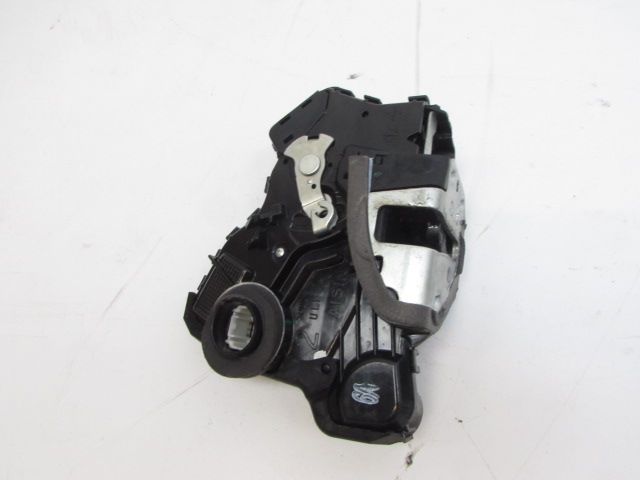 Serrure de porte avant gauche