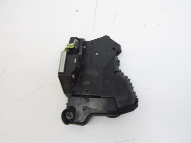 Serrure de porte avant gauche