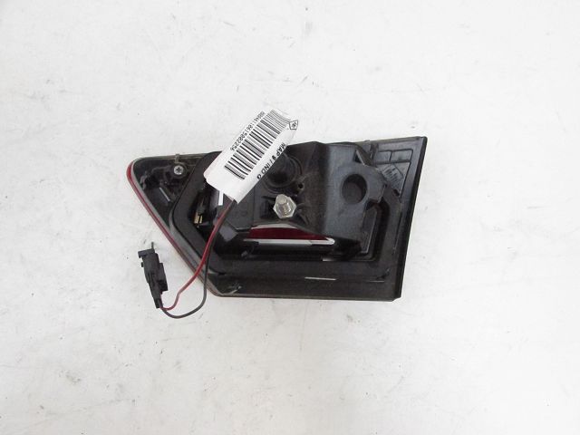 Feu arrière intérieur gauche