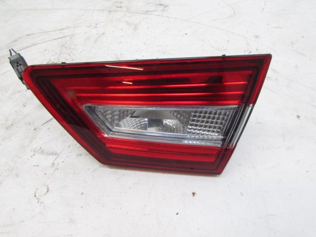 Feu arrière intérieur droit