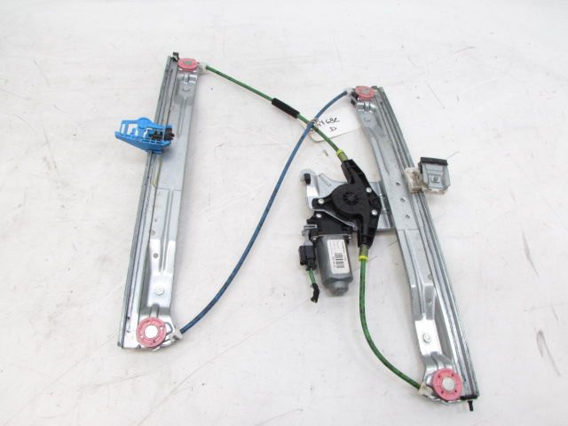 Lève-vitre électrique avant droit