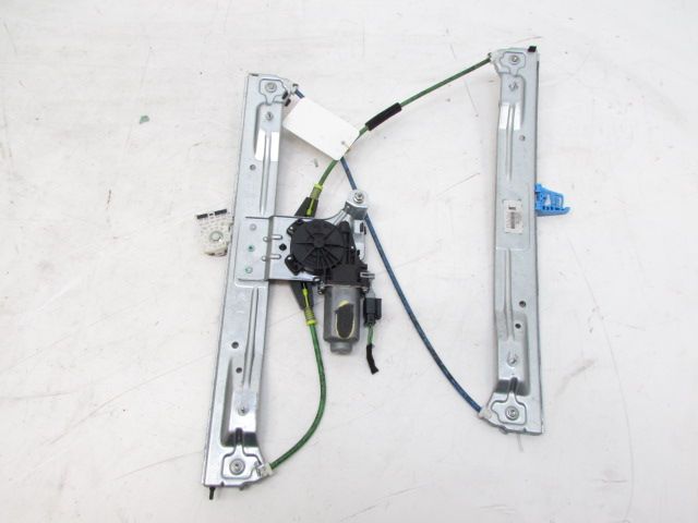 Lève-vitre électrique avant droit