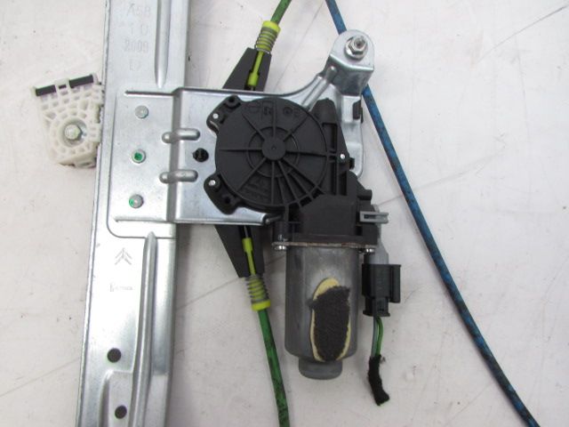 Lève-vitre électrique avant droit