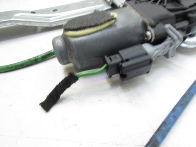 Lève-vitre électrique avant droit