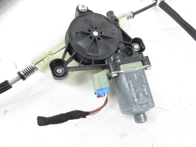 Lève-vitre électrique avant droit