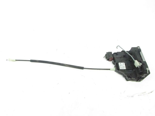 Serrure de porte avant gauche