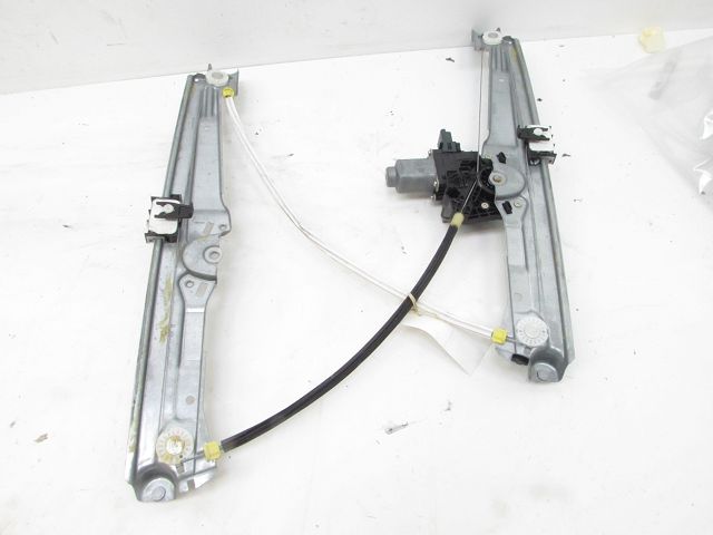 Lève-vitre électrique avant gauche