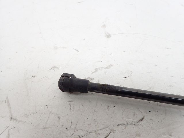 Vérin droit de capot