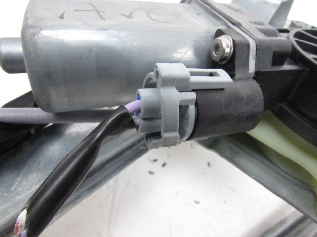 Lève-vitre électrique avant gauche