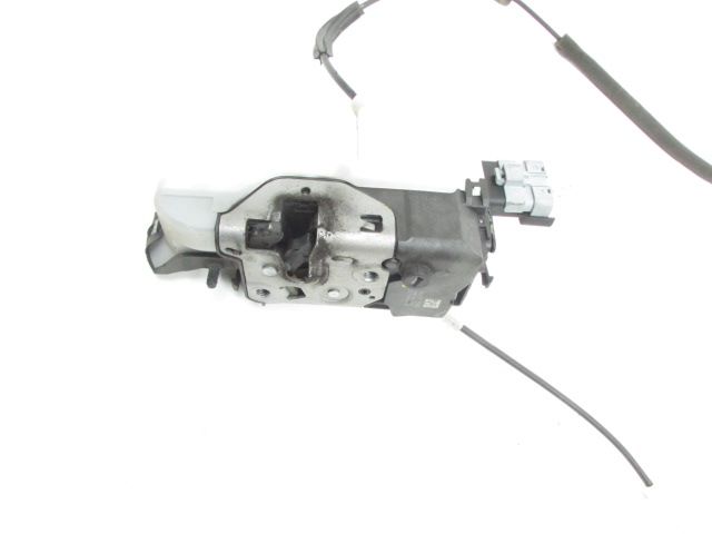 Serrure de porte avant gauche