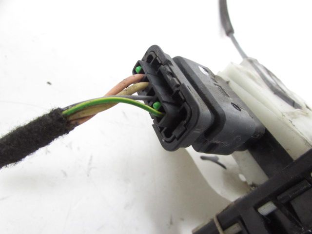 Serrure de porte arrière droite