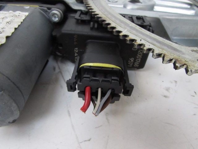 Lève-vitre électrique avant gauche