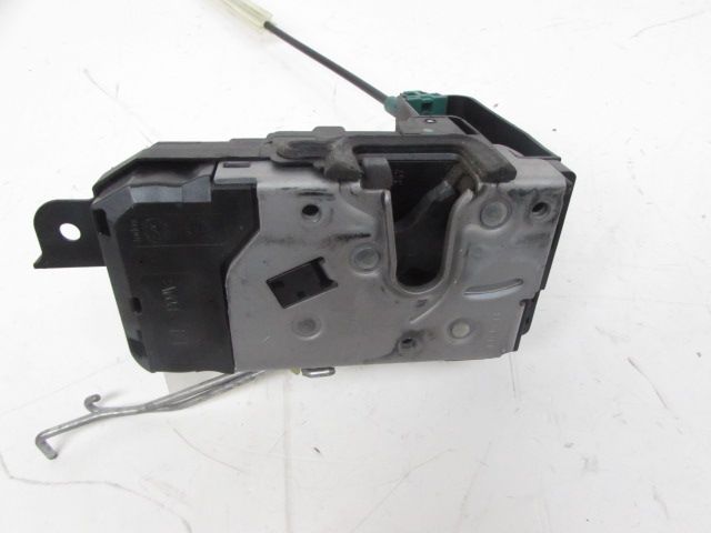 Serrure de porte avant gauche