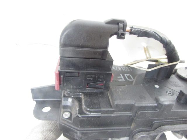 Serrure de porte avant gauche