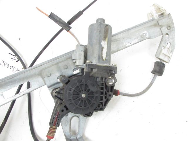 Lève-vitre électrique avant droit